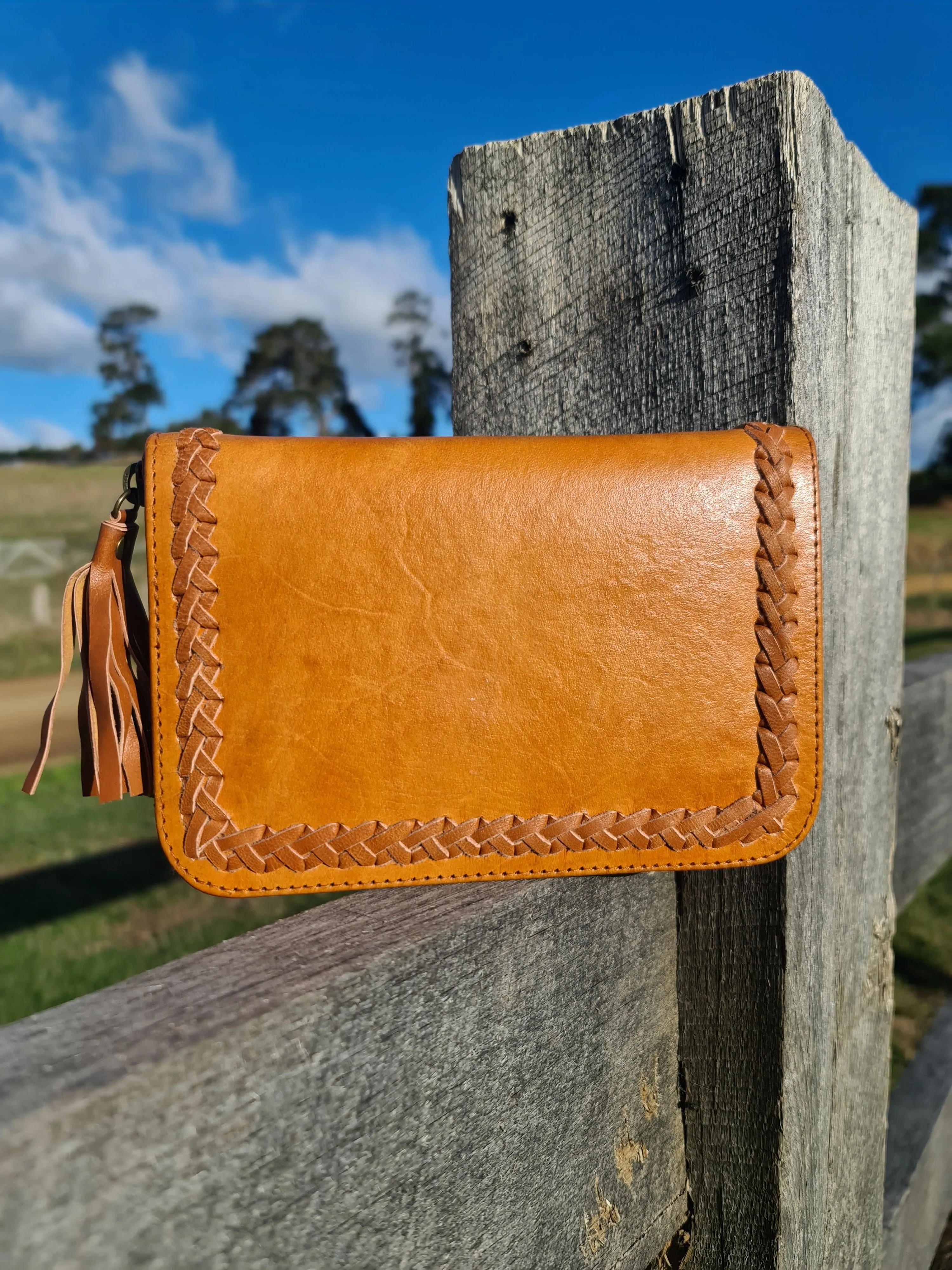 BUTTERFLY WALLET TAN