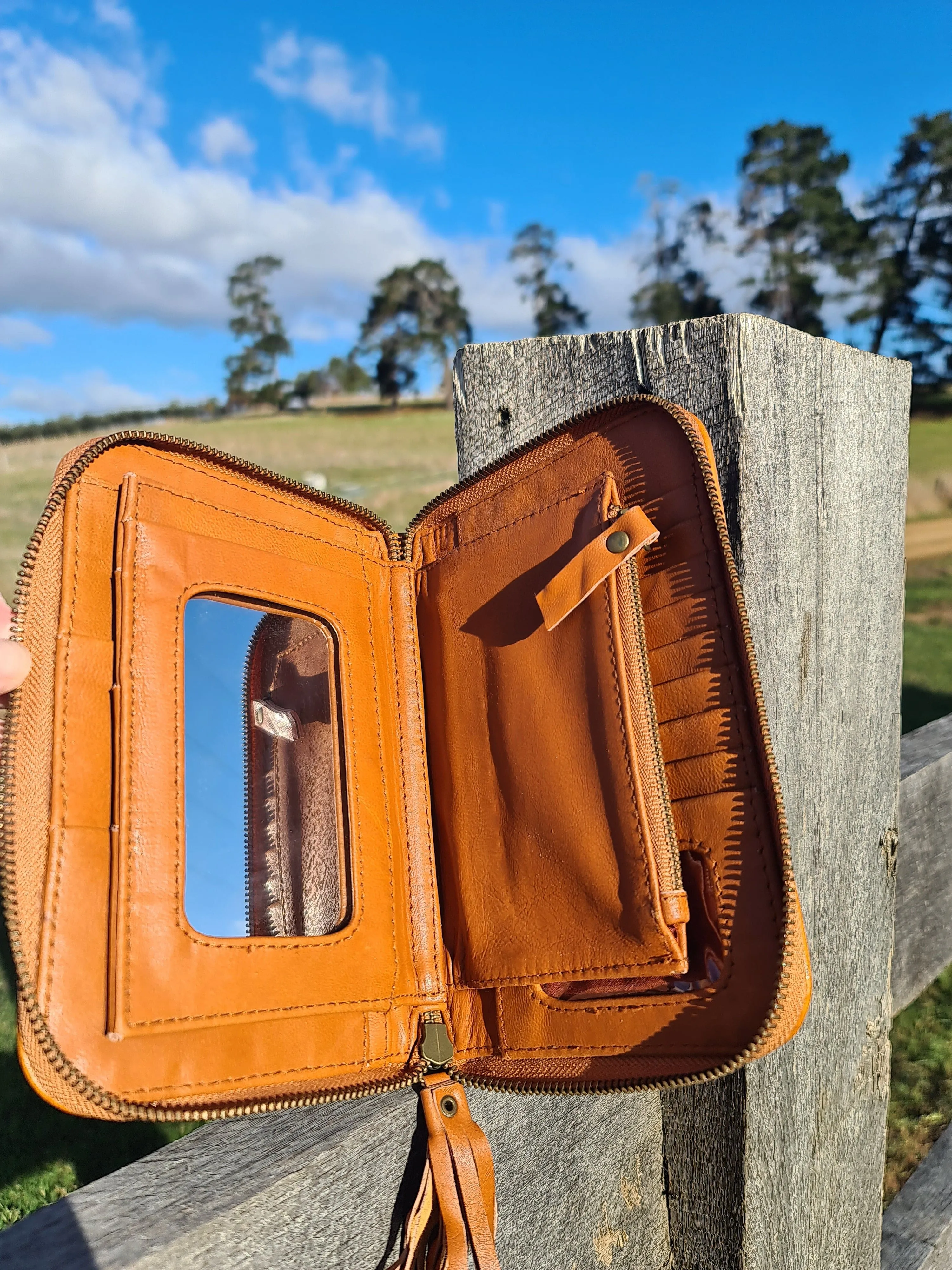 BUTTERFLY WALLET TAN