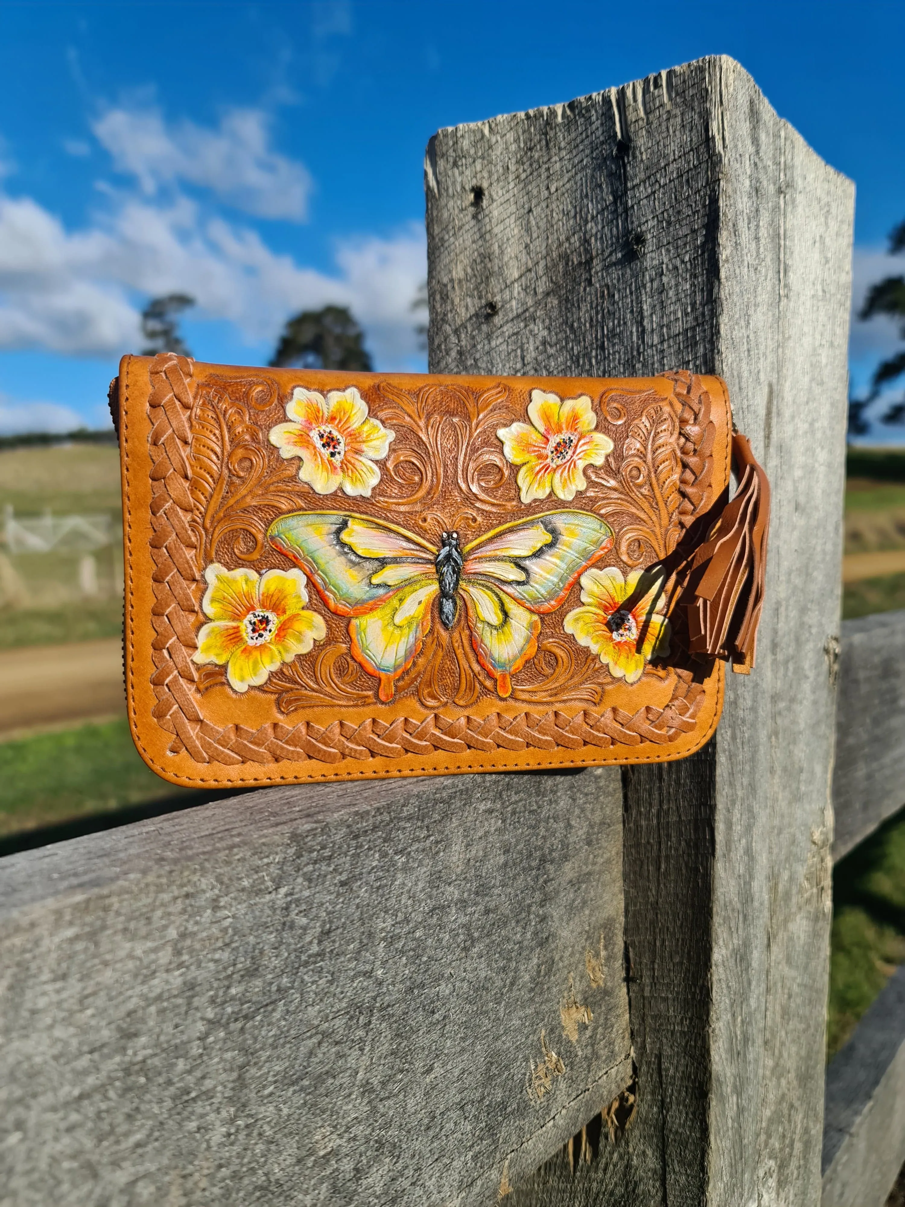 BUTTERFLY WALLET TAN