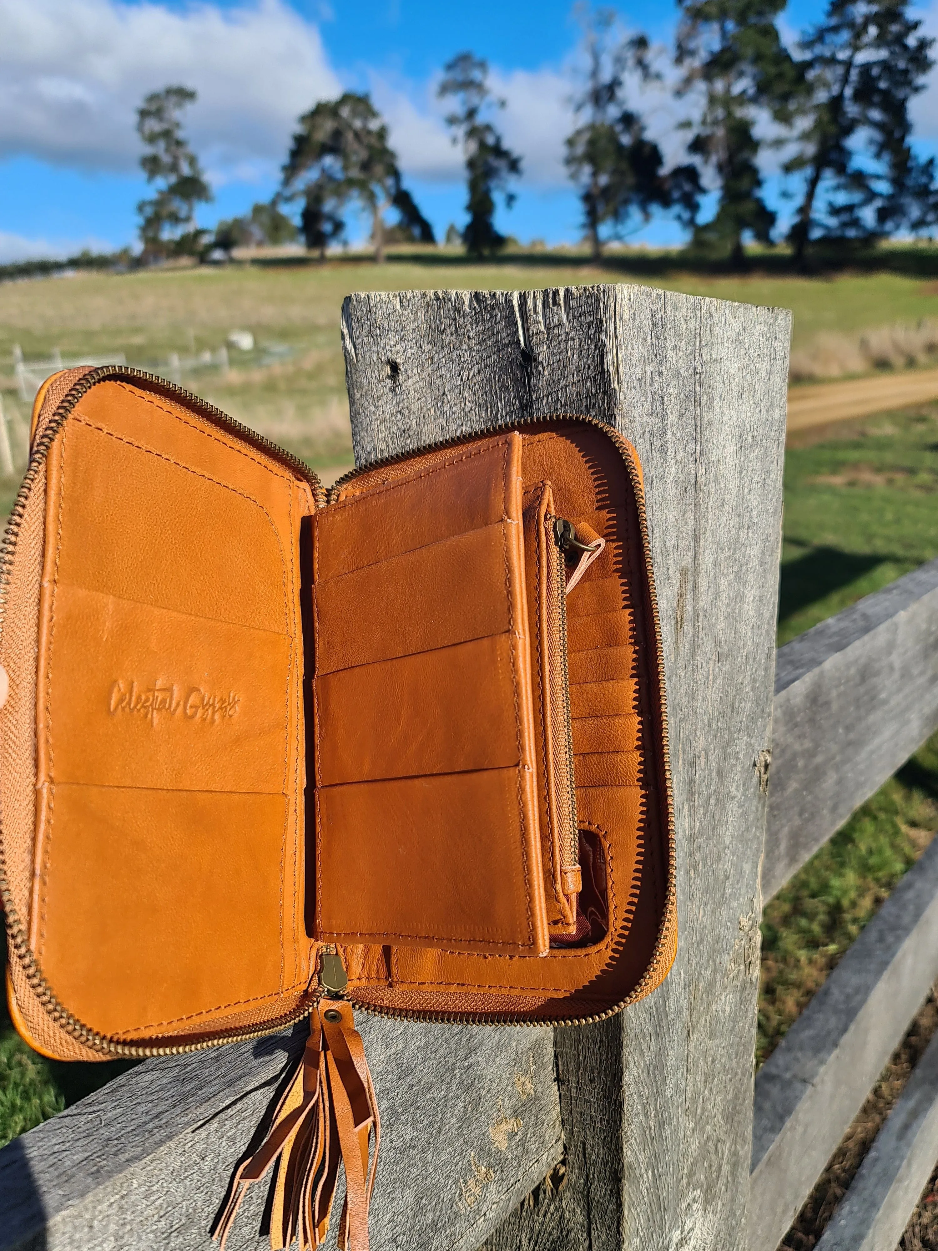 BUTTERFLY WALLET TAN