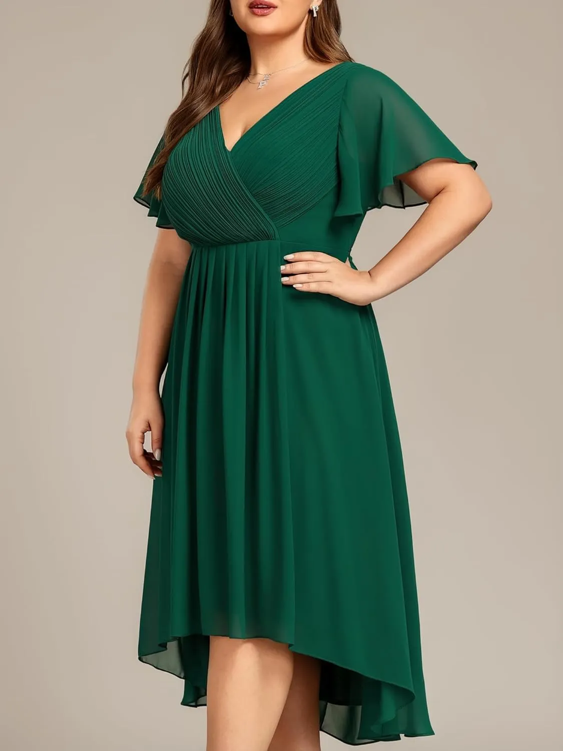 Ever-Pretty Plus Womens Short Sleeves V Neck A Line Chiffon Knee Length Plus Size Cocktail Dress for Curvy Women