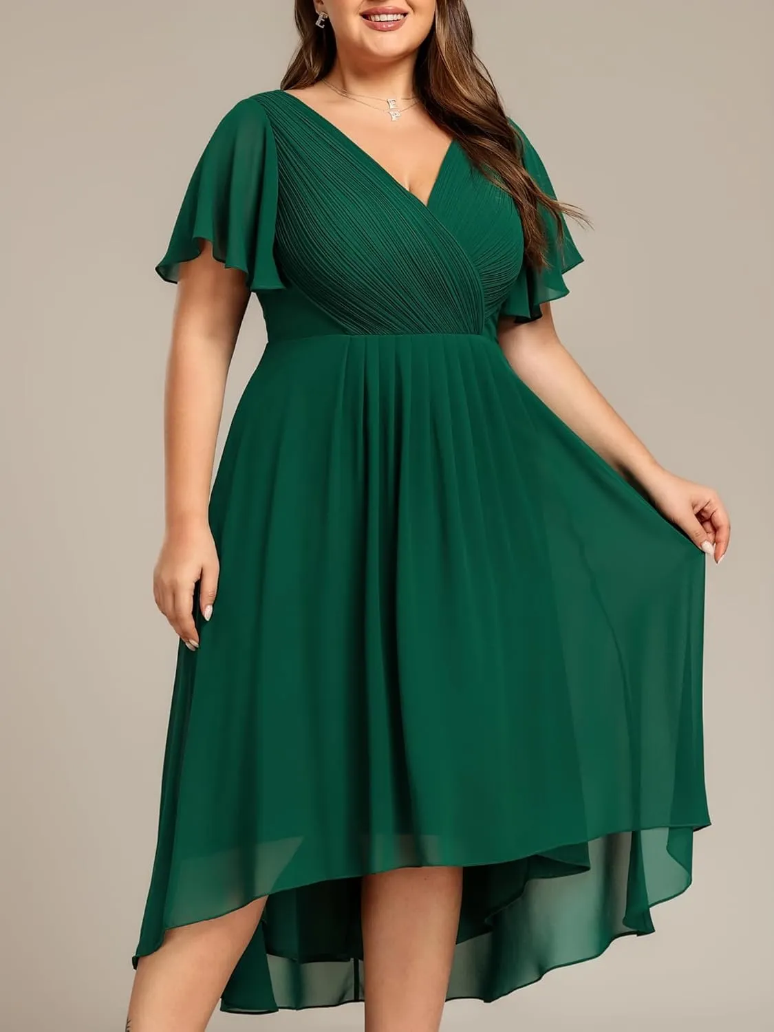 Ever-Pretty Plus Womens Short Sleeves V Neck A Line Chiffon Knee Length Plus Size Cocktail Dress for Curvy Women