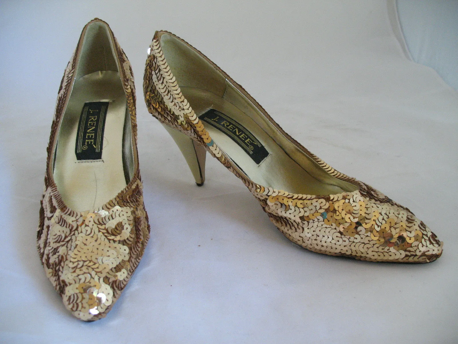 J.RENEE New With Defect Womens Metallic Yellow Gold Sequin Shoes 3in High Heels Sequins Upper Ladies Classics Pumps Size 6M 6 M