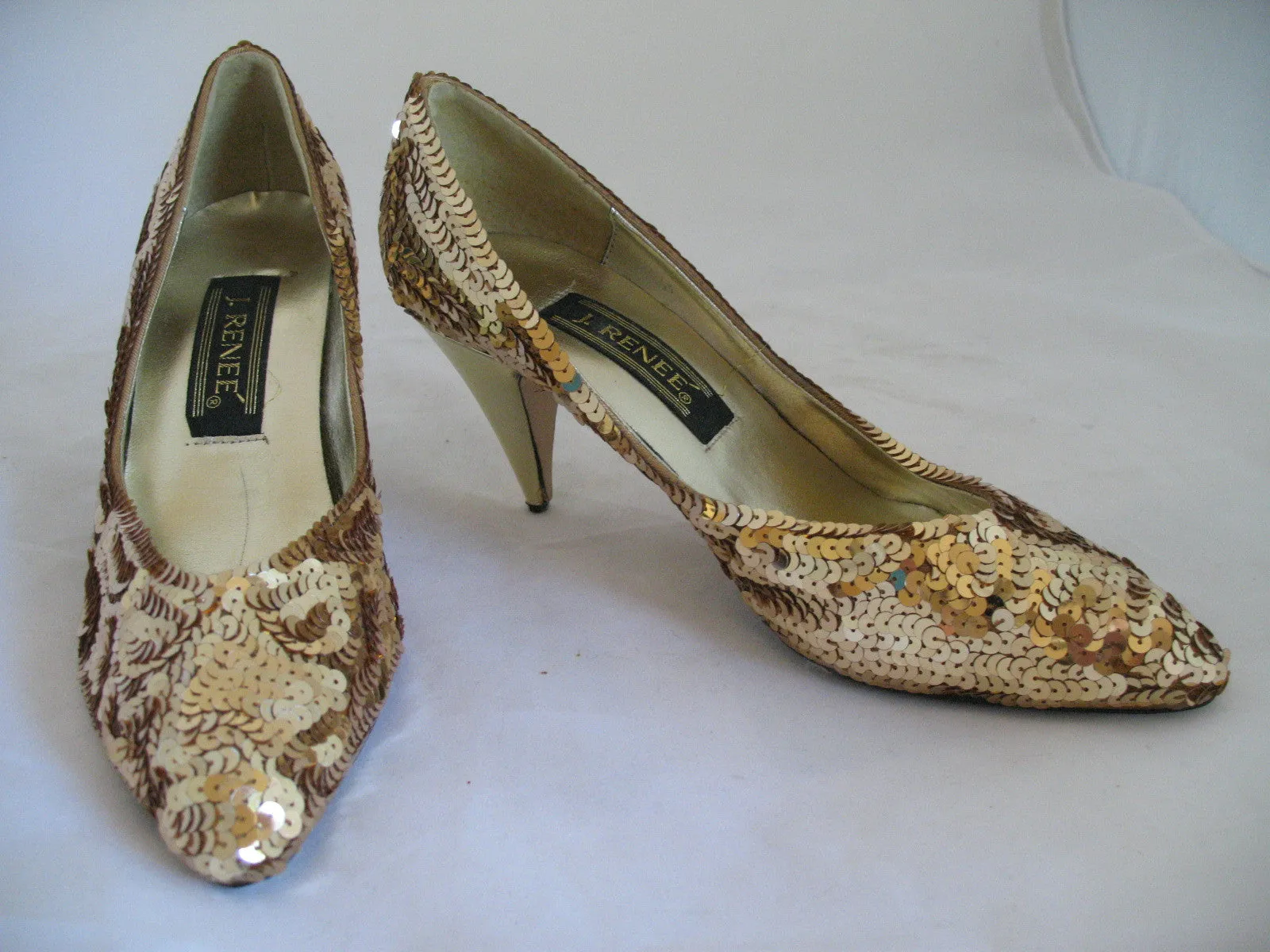J.RENEE New With Defect Womens Metallic Yellow Gold Sequin Shoes 3in High Heels Sequins Upper Ladies Classics Pumps Size 6M 6 M
