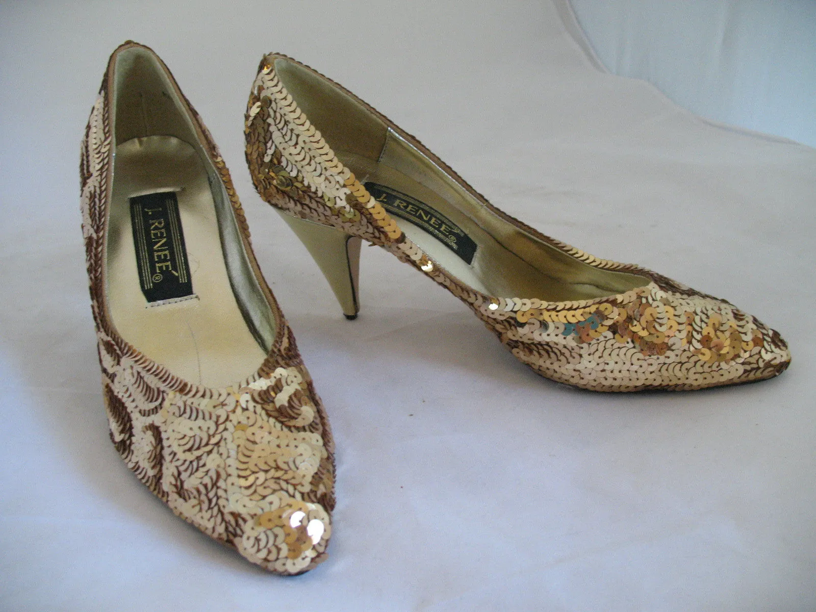 J.RENEE New With Defect Womens Metallic Yellow Gold Sequin Shoes 3in High Heels Sequins Upper Ladies Classics Pumps Size 6M 6 M