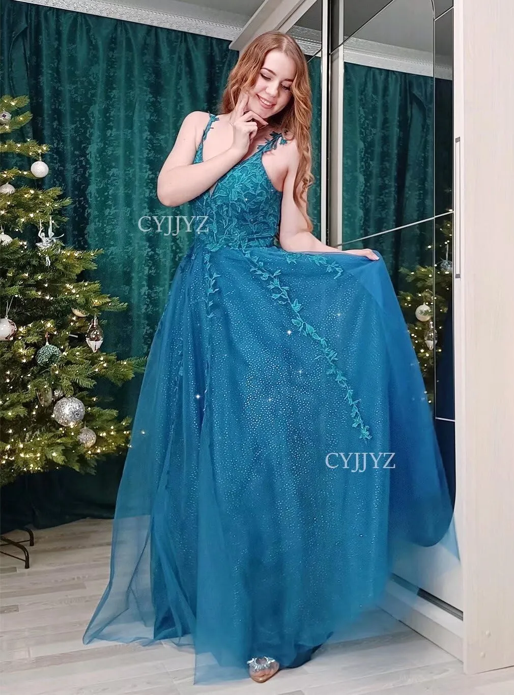 Sparkly Tulle Prom Dresses 2025 Lace Appliques Long Ball Gown Spaghetti Straps V Neck Corset Formal Evening Gown
